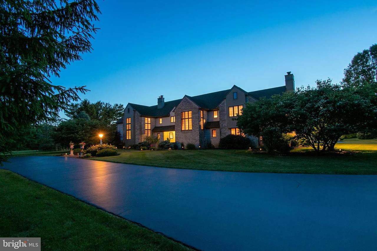 555 Stonehenge Drive - Photo 1