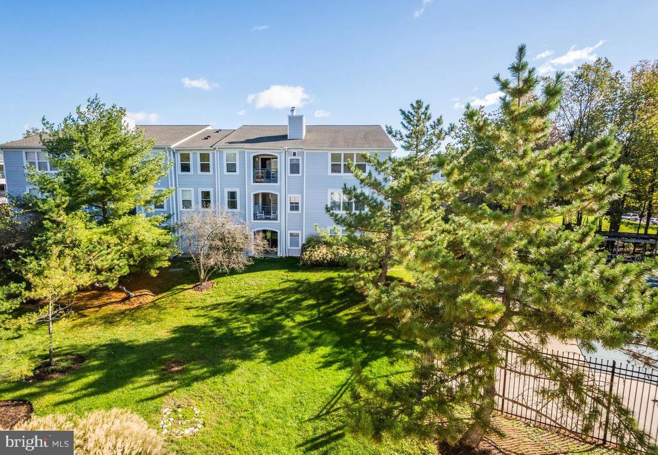 10 Hearthstone Court - Photo 1