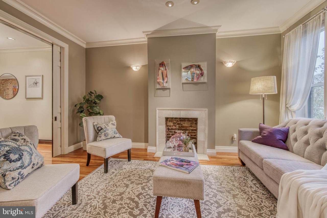 2827 Hudson Street - Photo 1