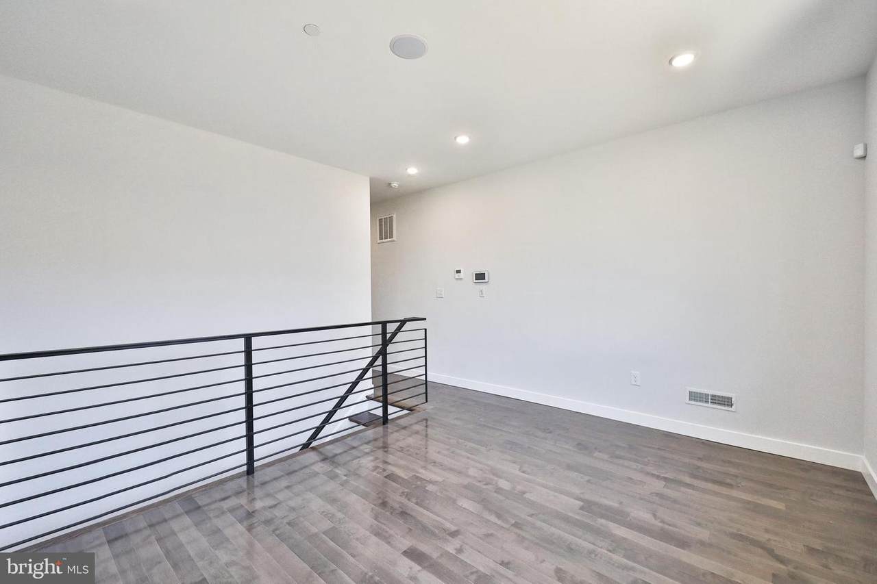 1941 Darien Street - Photo 1