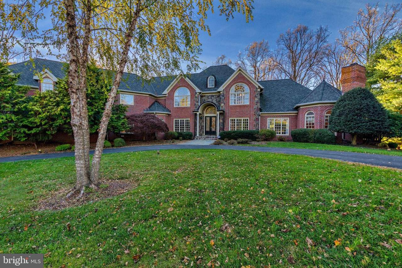 914 Hillstead Drive - Photo 1