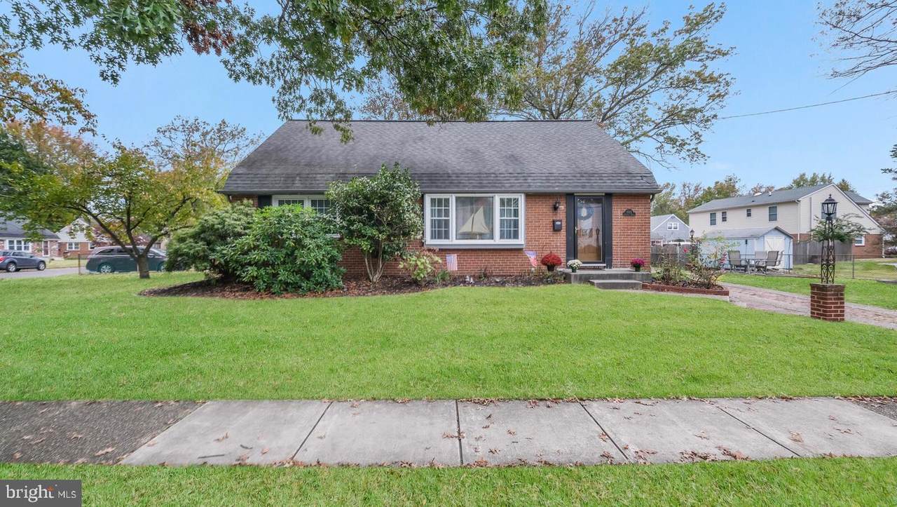 1033 Oakwood Road - Photo 1