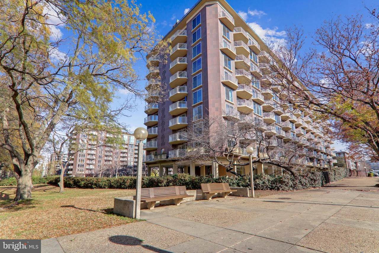560 N Street - Photo 1