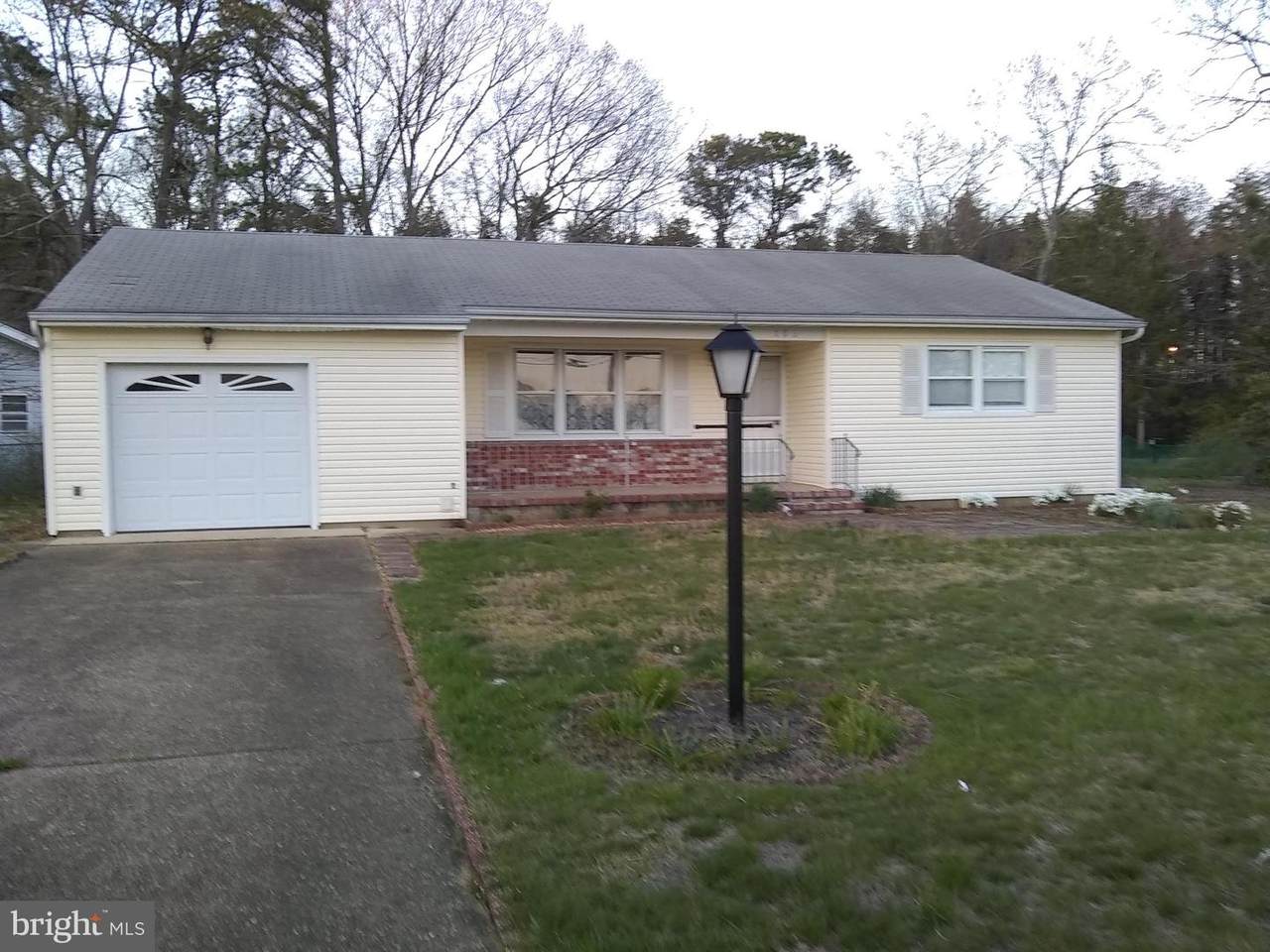 106 Pineway Drive - Photo 1