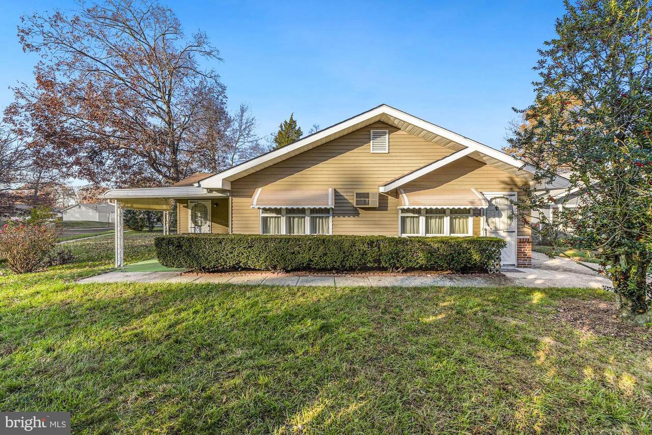 27 Pine Avenue - Photo 1