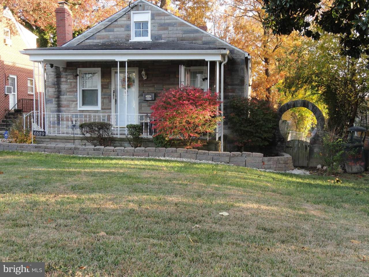 6529 Halleck Street - Photo 1