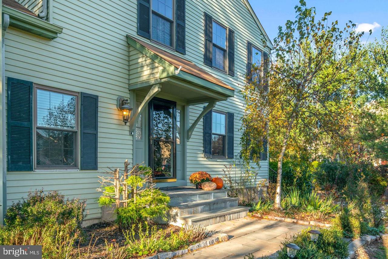 342 Parkview Way - Photo 1