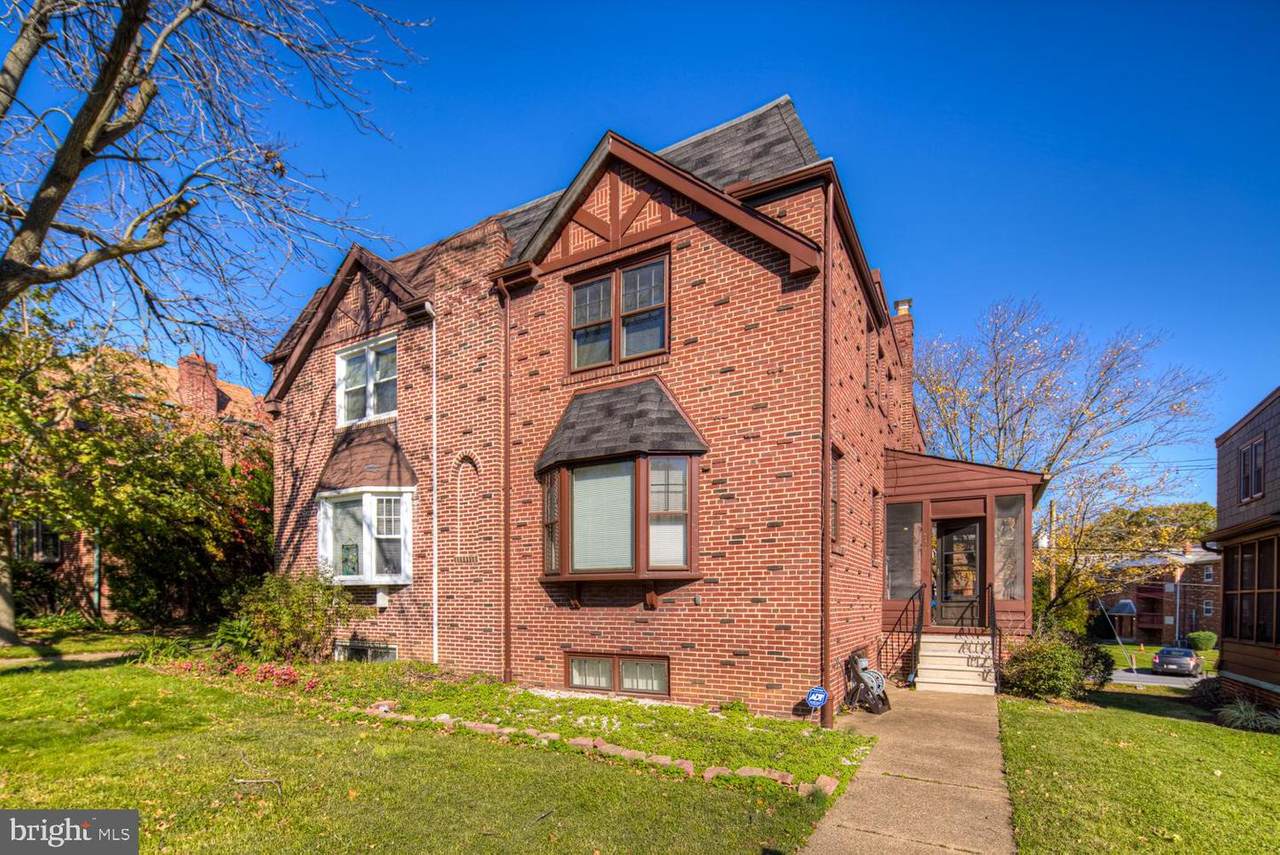 617 39TH Street - Photo 1