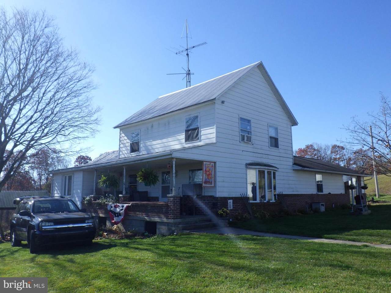 476 Saw Mill Rd - Photo 1