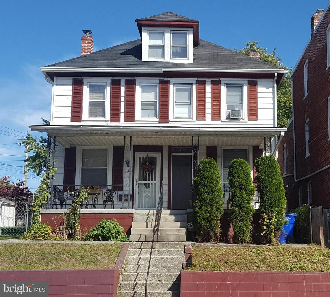 734 Salem Avenue - Photo 1
