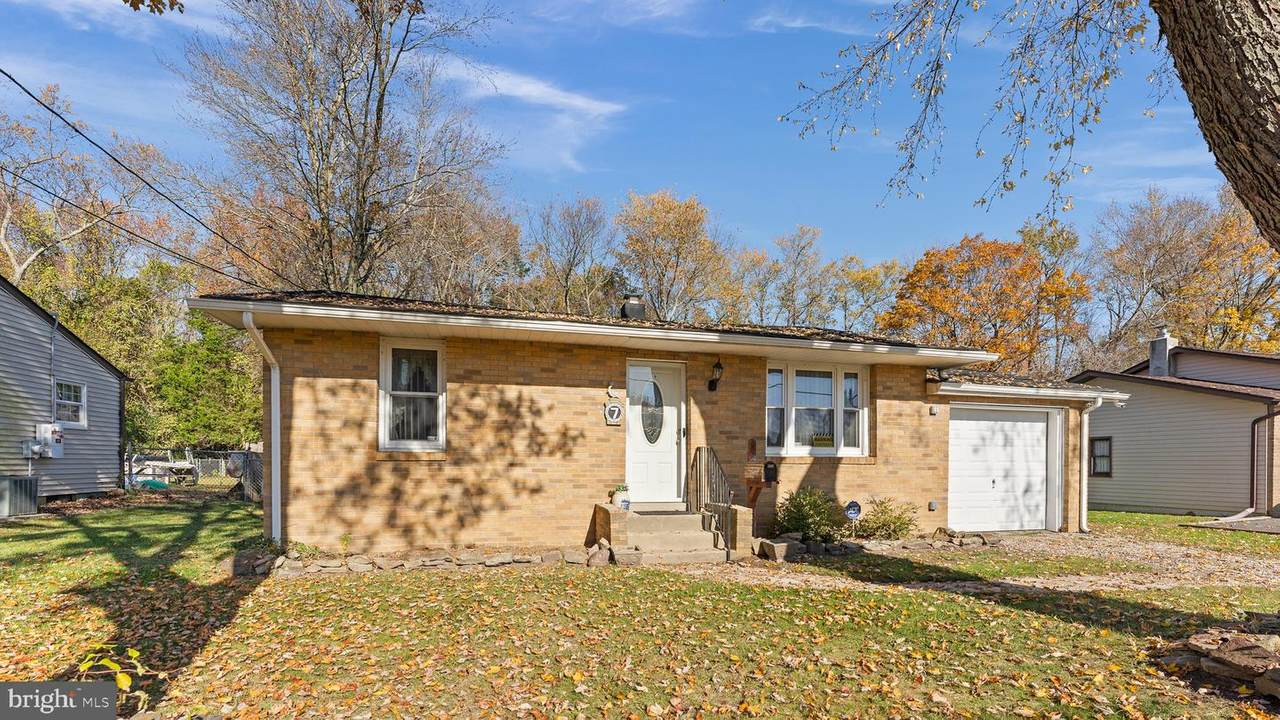 7 Jerrys Avenue - Photo 1