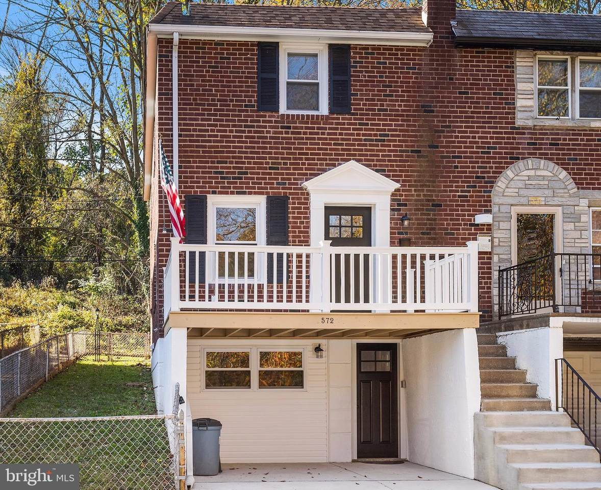 572 Sycamore Avenue - Photo 1