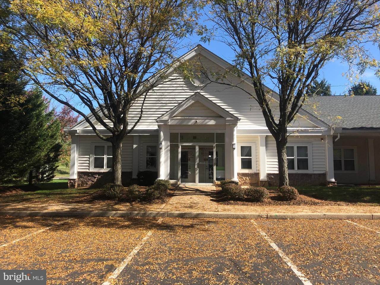 908 Floral Vale Boulevard - Photo 1