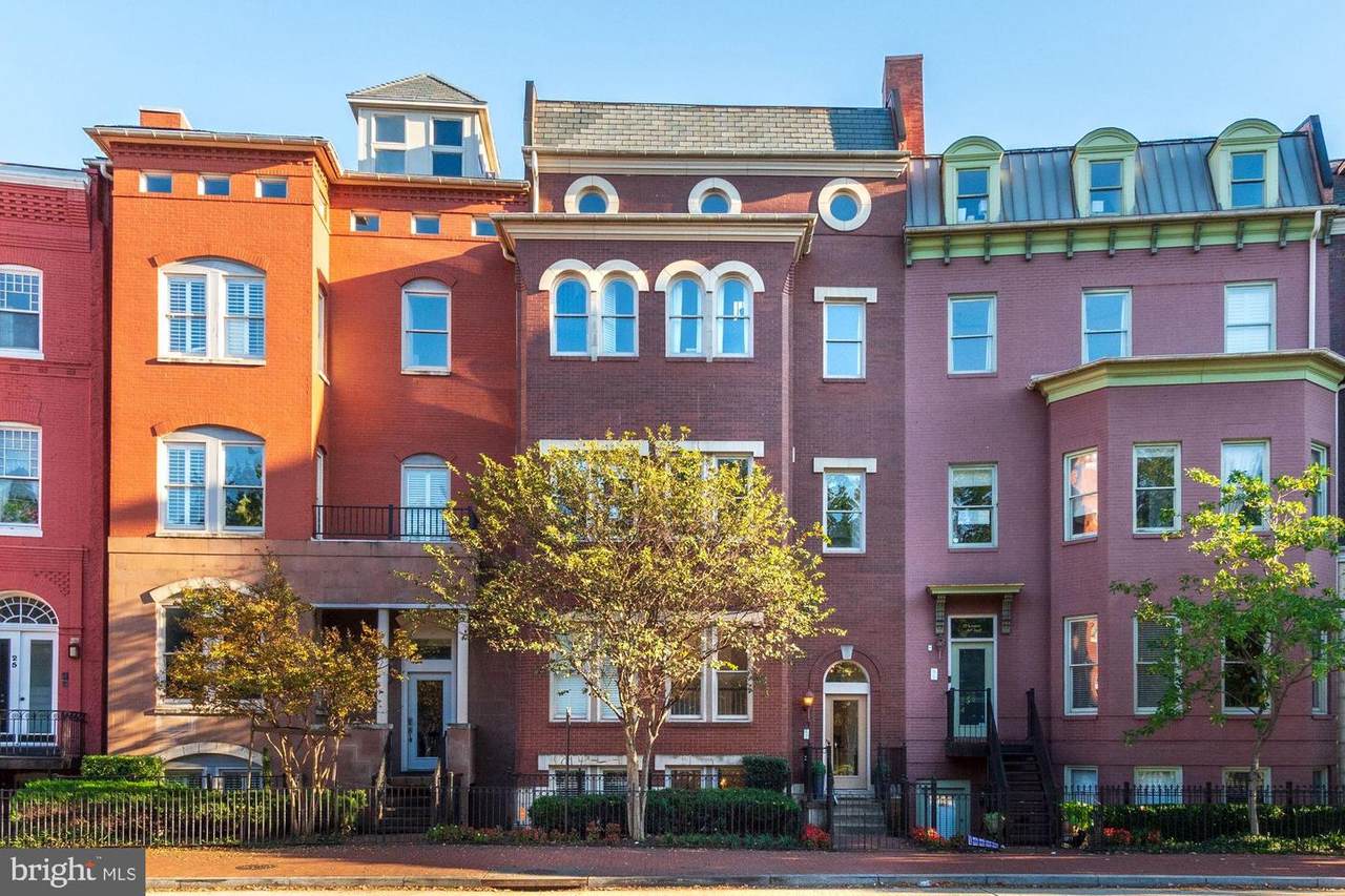 27 Logan Circle - Photo 1