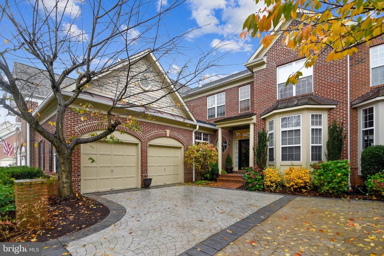 18459 Lanier Island Square - Photo 1