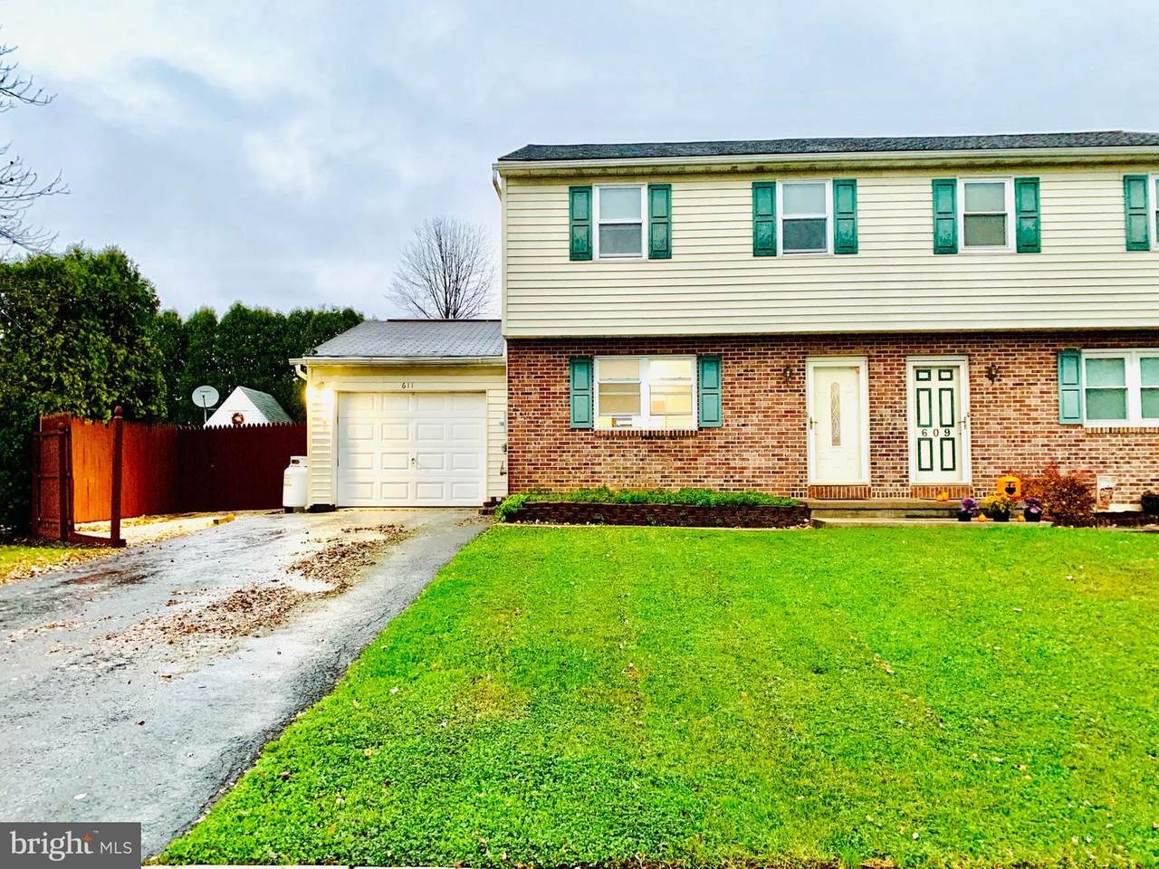 611 Lincoln Street - Photo 1
