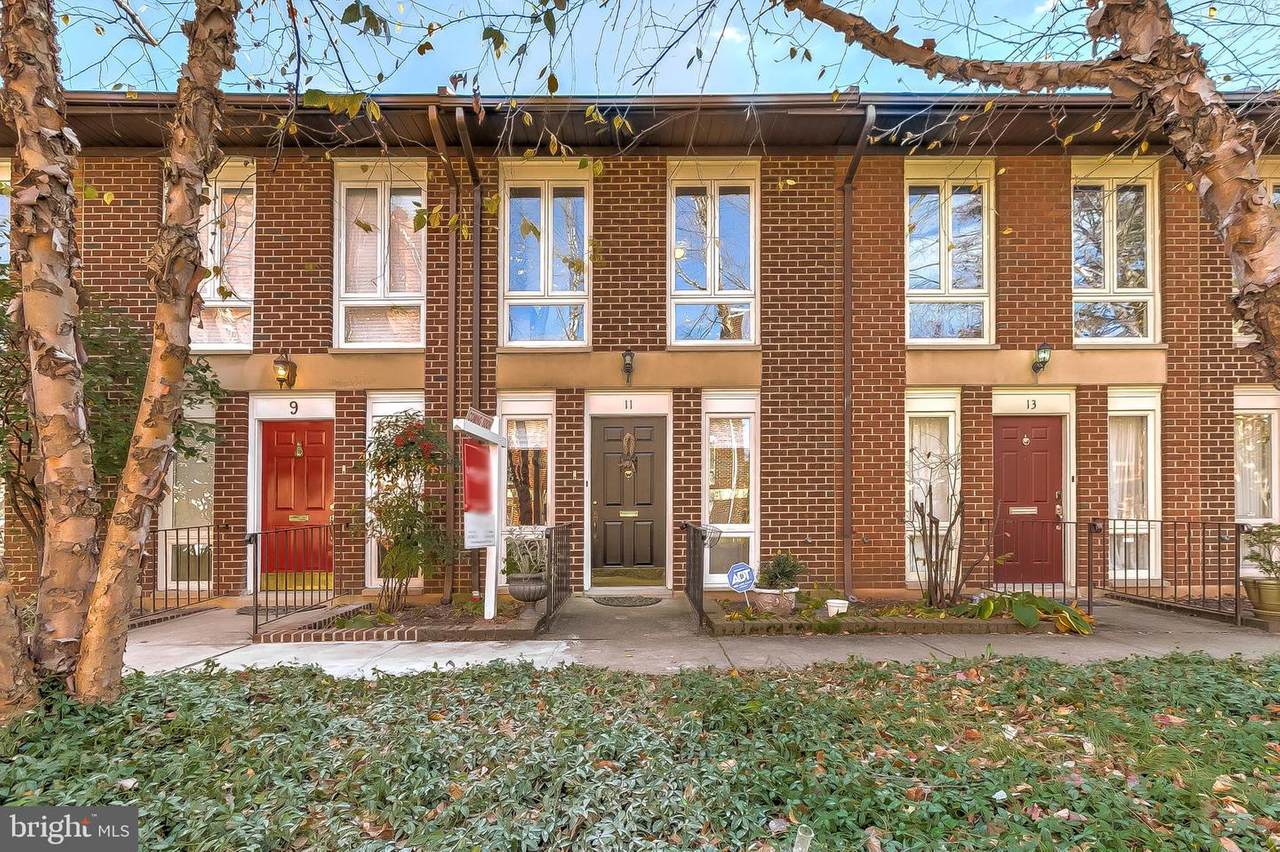 11 Hill Street - Photo 1