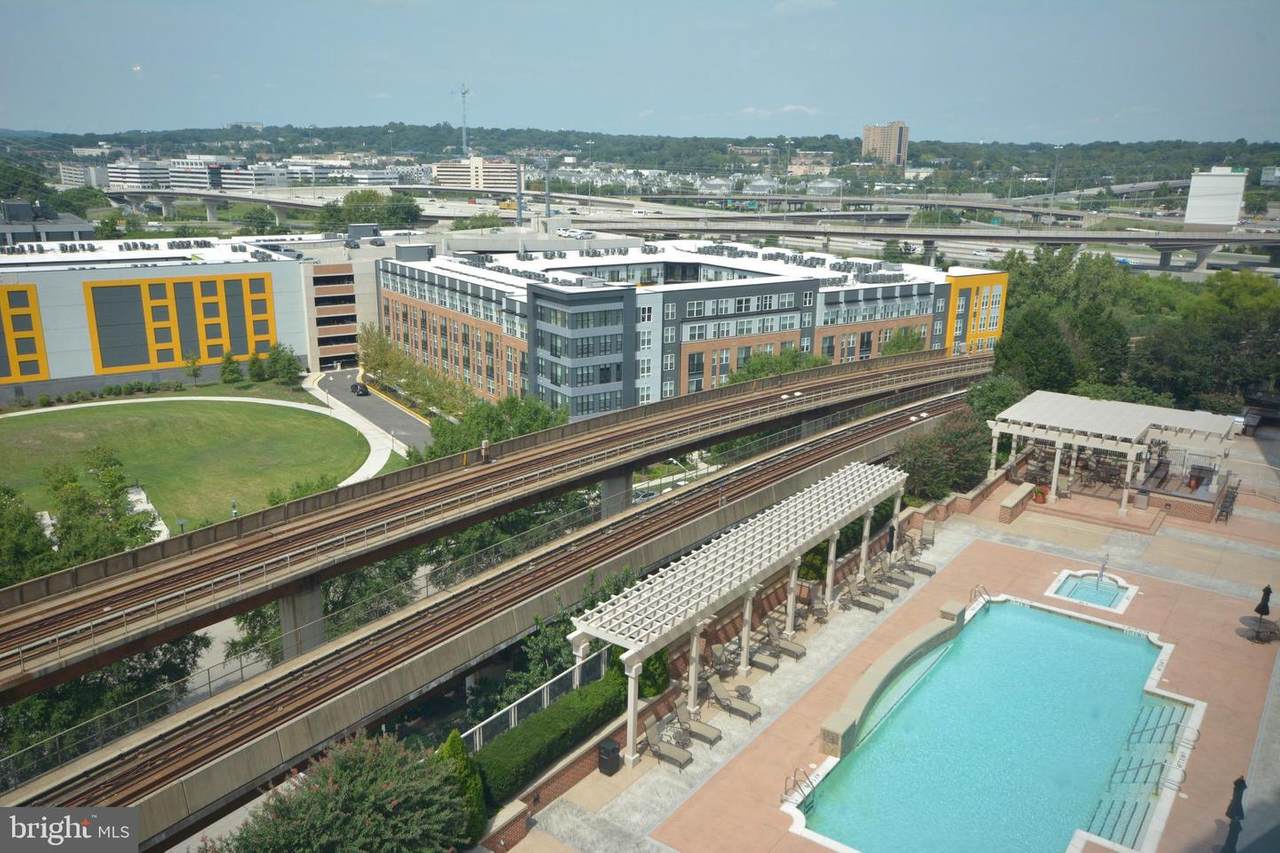 2451 Midtown Avenue - Photo 1