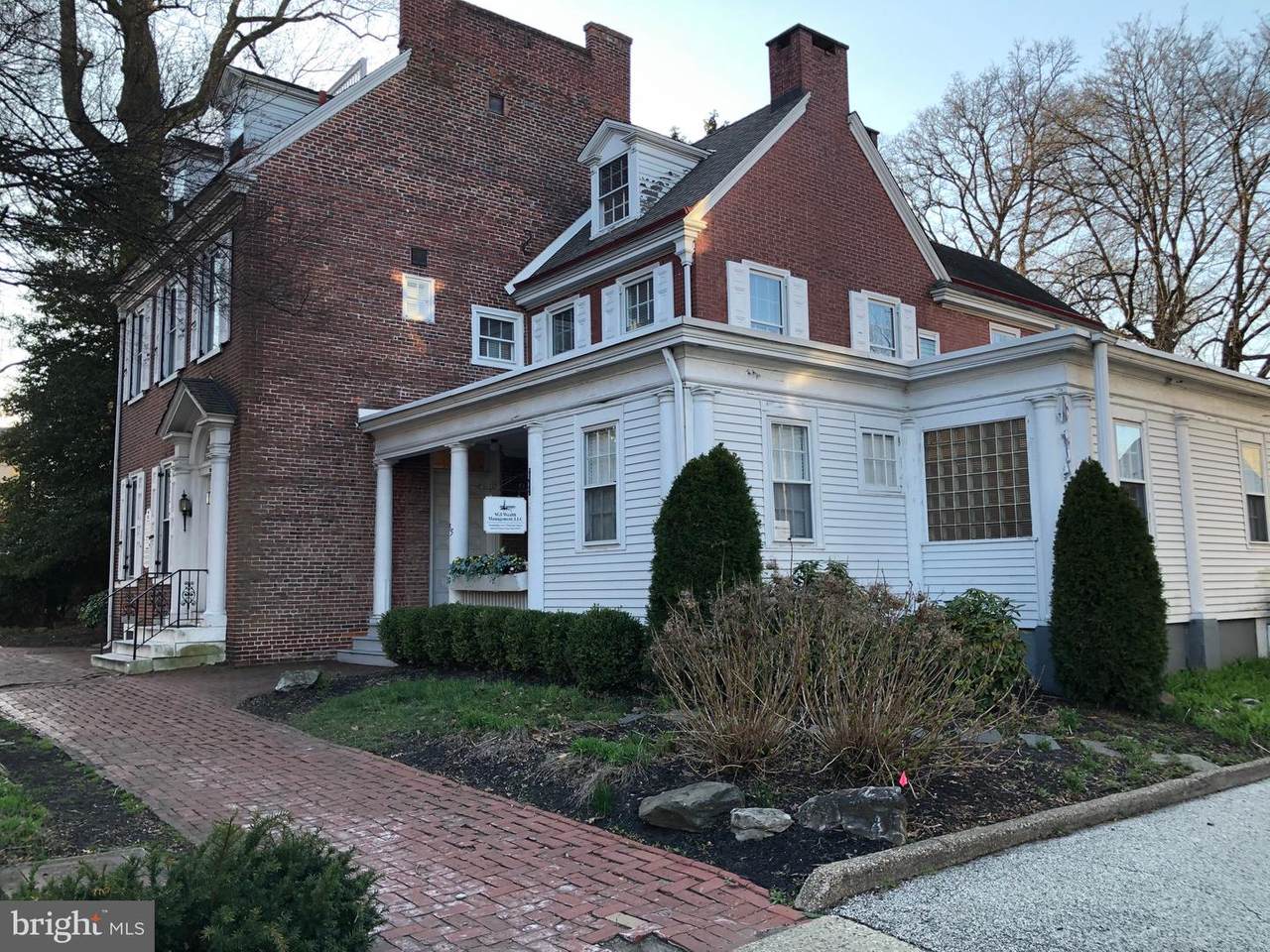 255 Kings Hwy - Photo 1