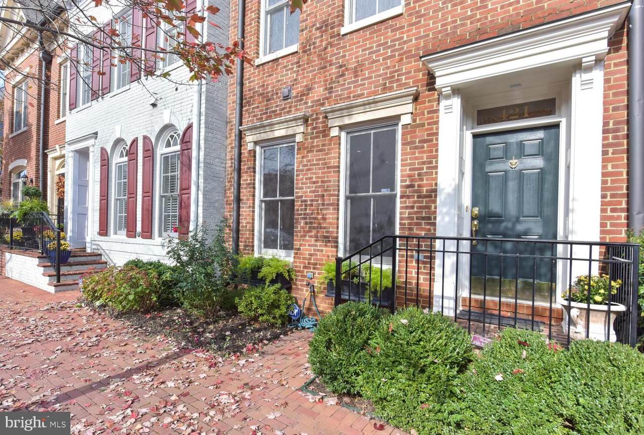 421 Oronoco Street - Photo 1