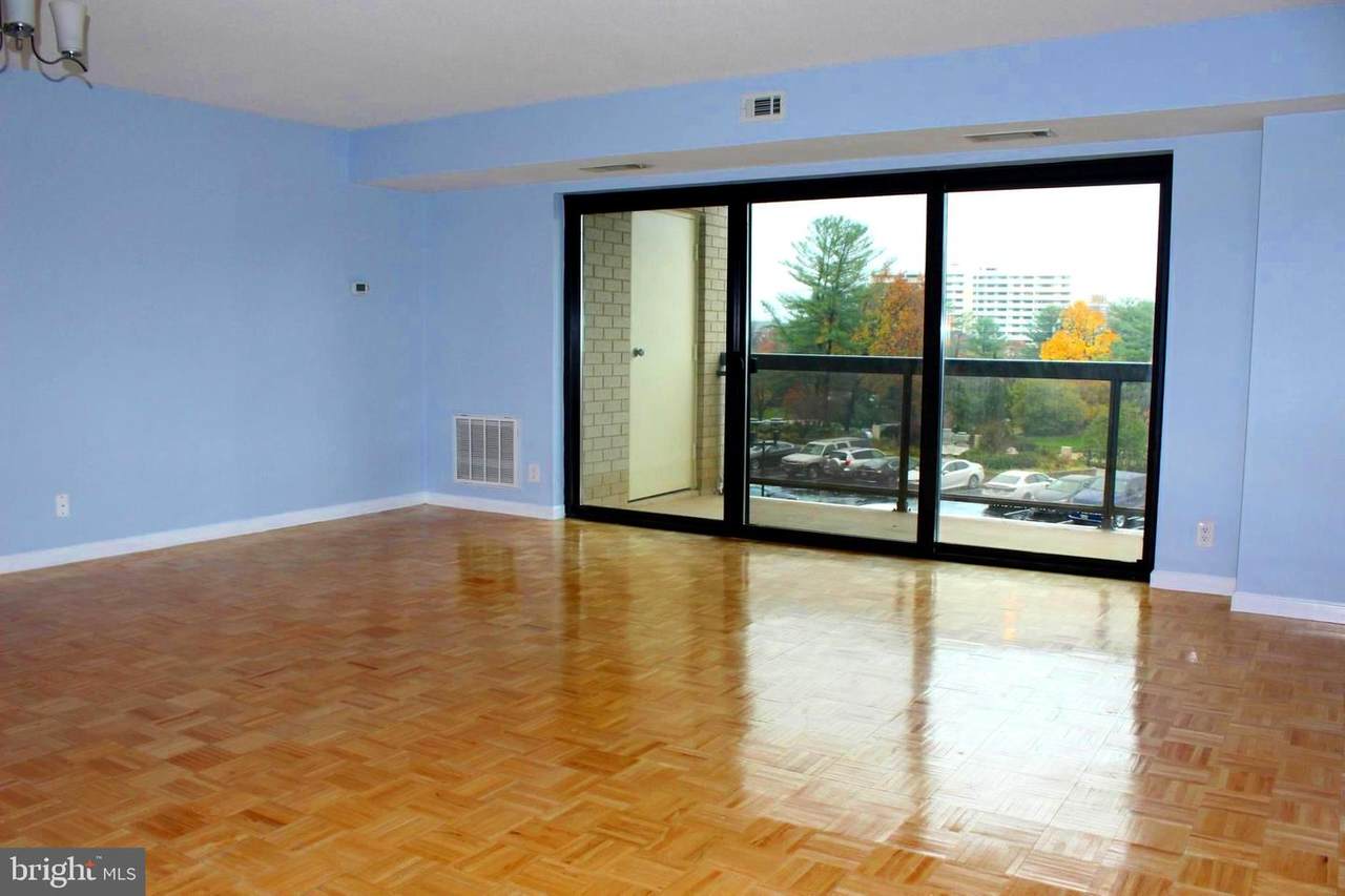 205 Yoakum Parkway - Photo 1