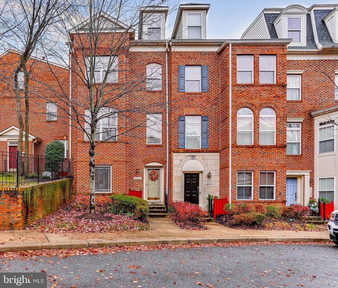 10204 Pembroke Green Place - Photo 1