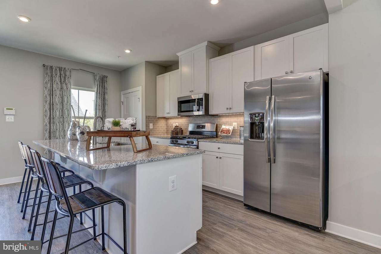 5916 Tomahawk Street - Photo 1
