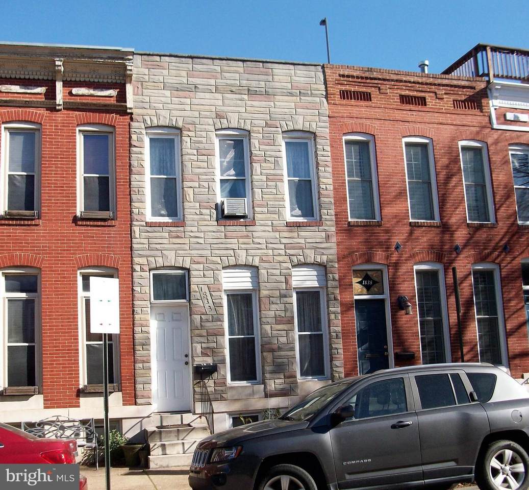 1833 Charles Street - Photo 1