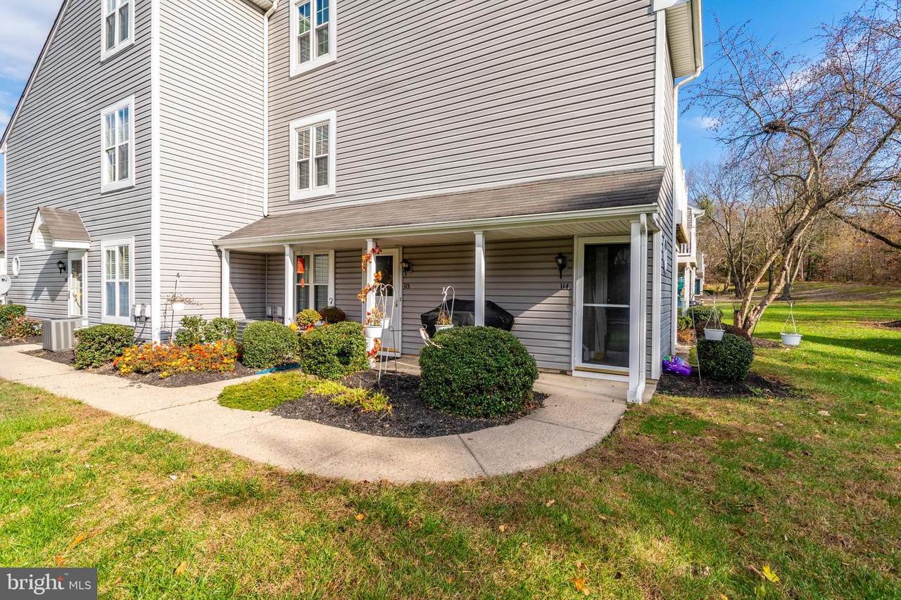 114 Devonshire Court - Photo 1