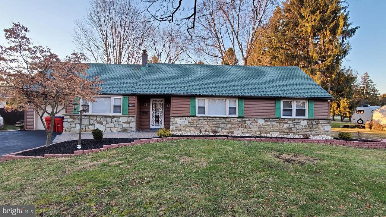 1116 Azalea Drive - Photo 1