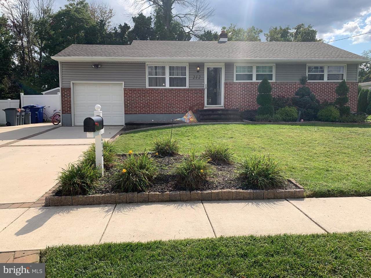 212 Garden Boulevard - Photo 1