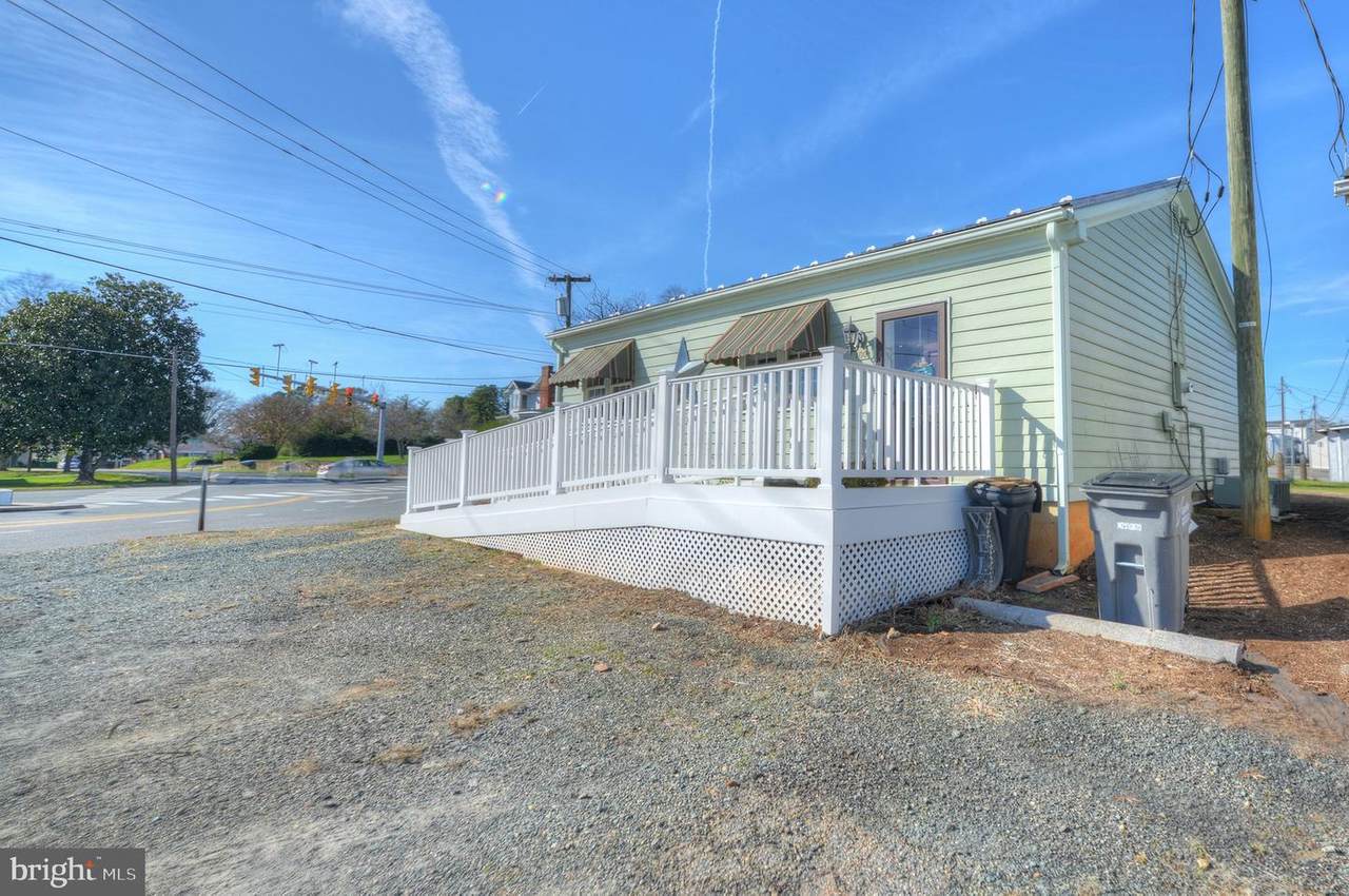 100 Fredericksburg Avenue - Photo 1