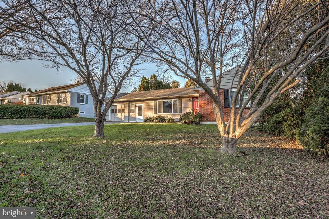 1565 Ridgeview Avenue - Photo 1