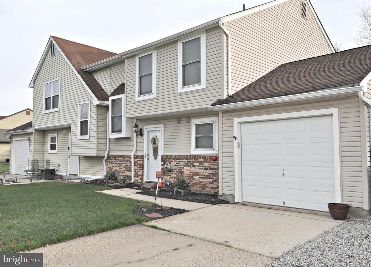 43 Greenwich Drive - Photo 1