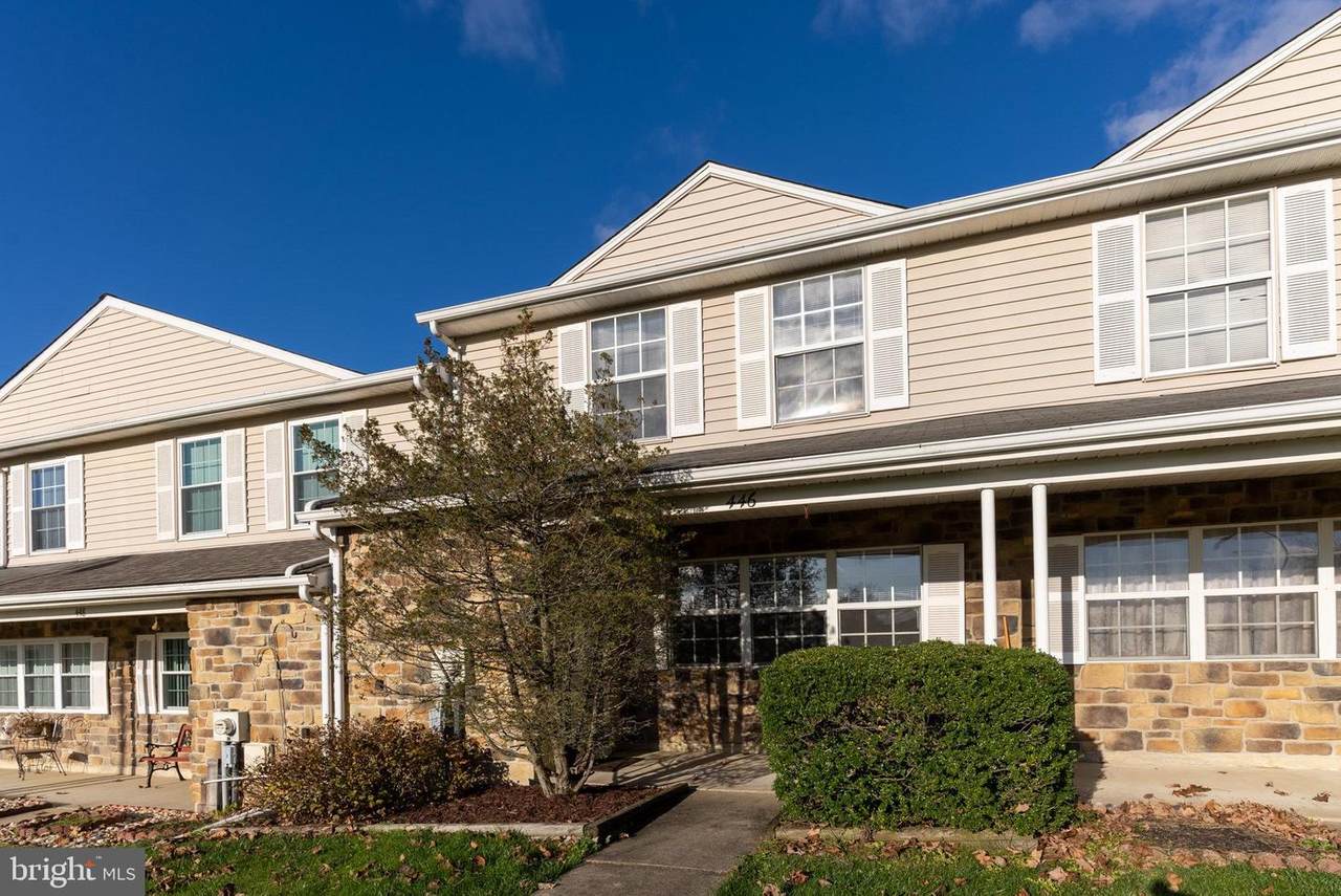 446 Devon Court - Photo 1