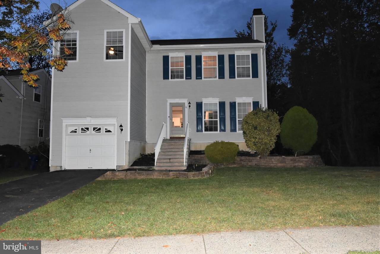 18 Arrowhead Drive - Photo 1