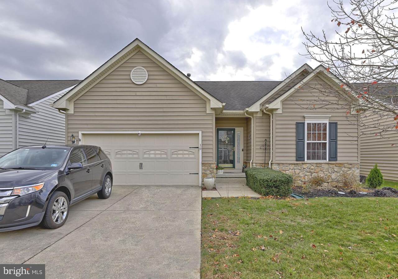 10 Hearthstone Boulevard - Photo 1