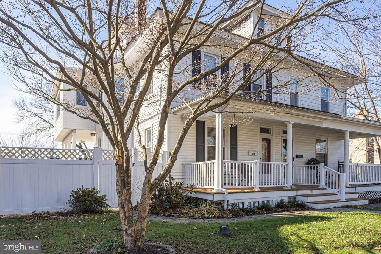210 Franklin Avenue - Photo 1