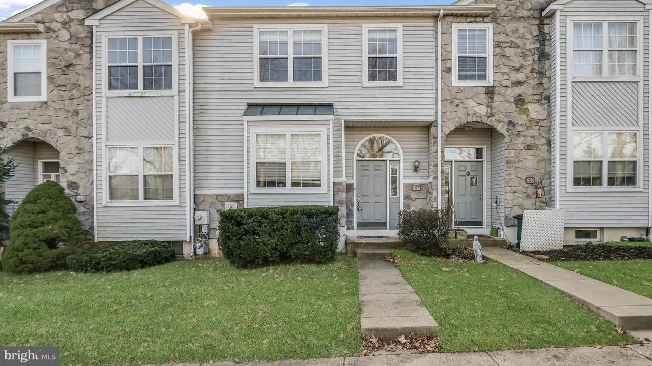 107 Buttonwood Drive - Photo 1
