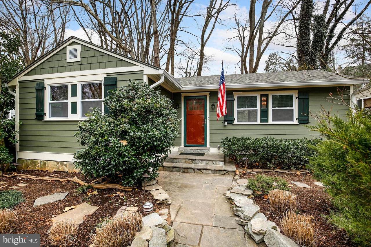4115 Denfeld Avenue - Photo 1