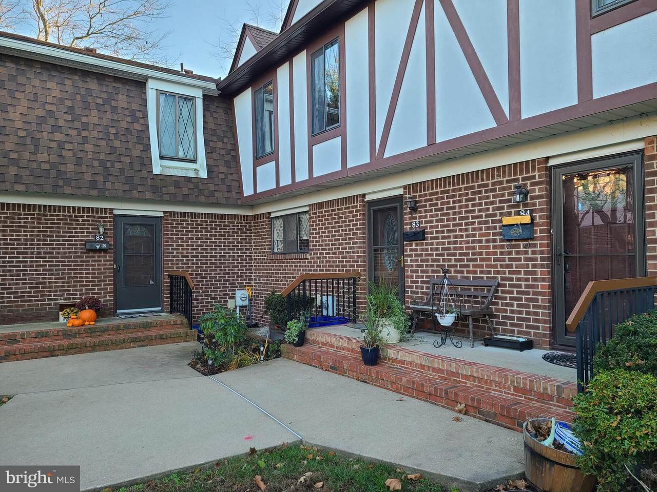 83 Devonshire Court - Photo 1