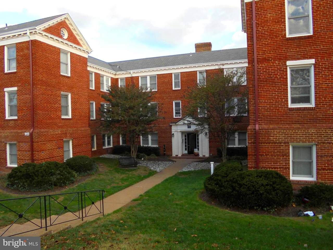 922 Washington Street - Photo 1