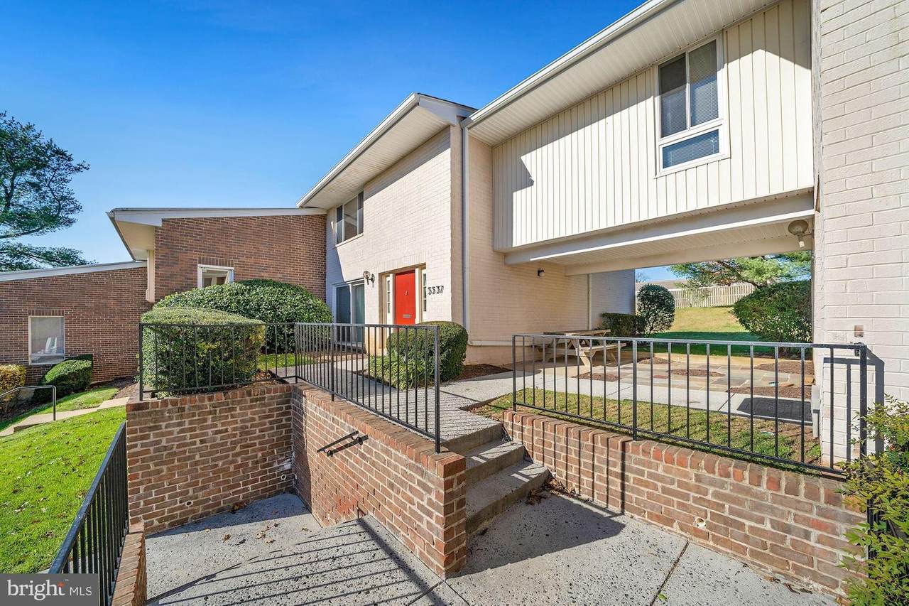 5537 Burnside Drive - Photo 1