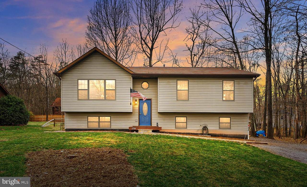 1704 Lakeview Drive - Photo 1