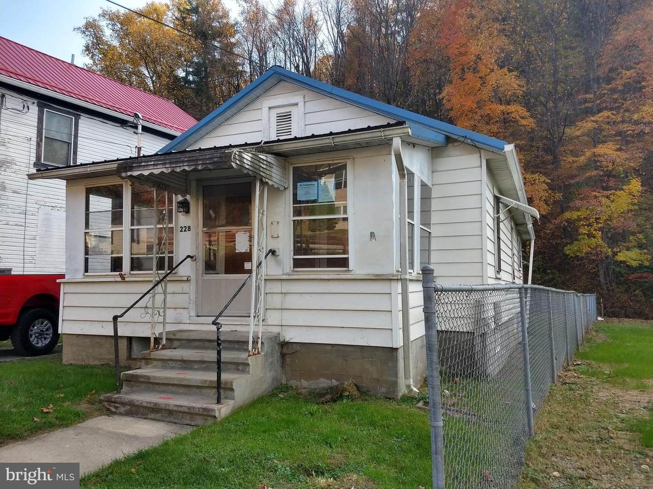 228 Diamond Street - Photo 1