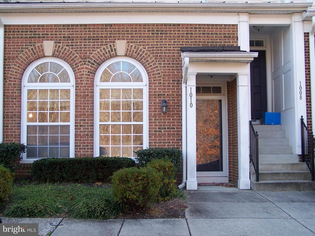 1010 Treeland Way - Photo 1