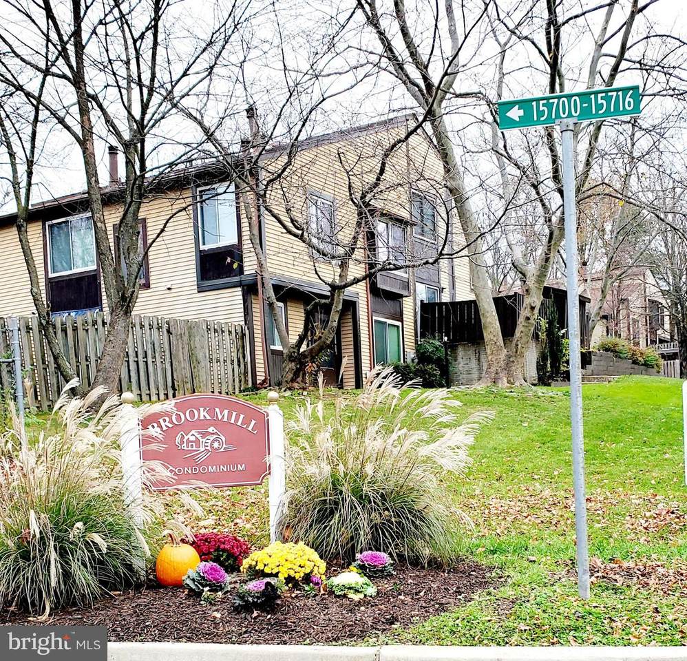 15708 Dorset Road - Photo 1