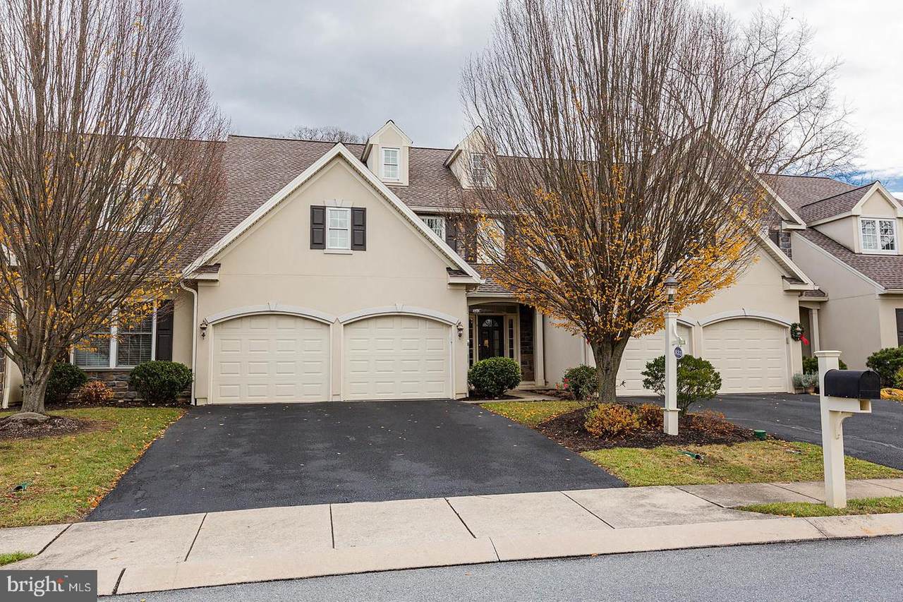 833 Huntington Place - Photo 1