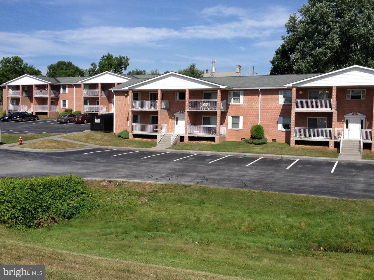 5281 Berkshire Ct - Photo 1