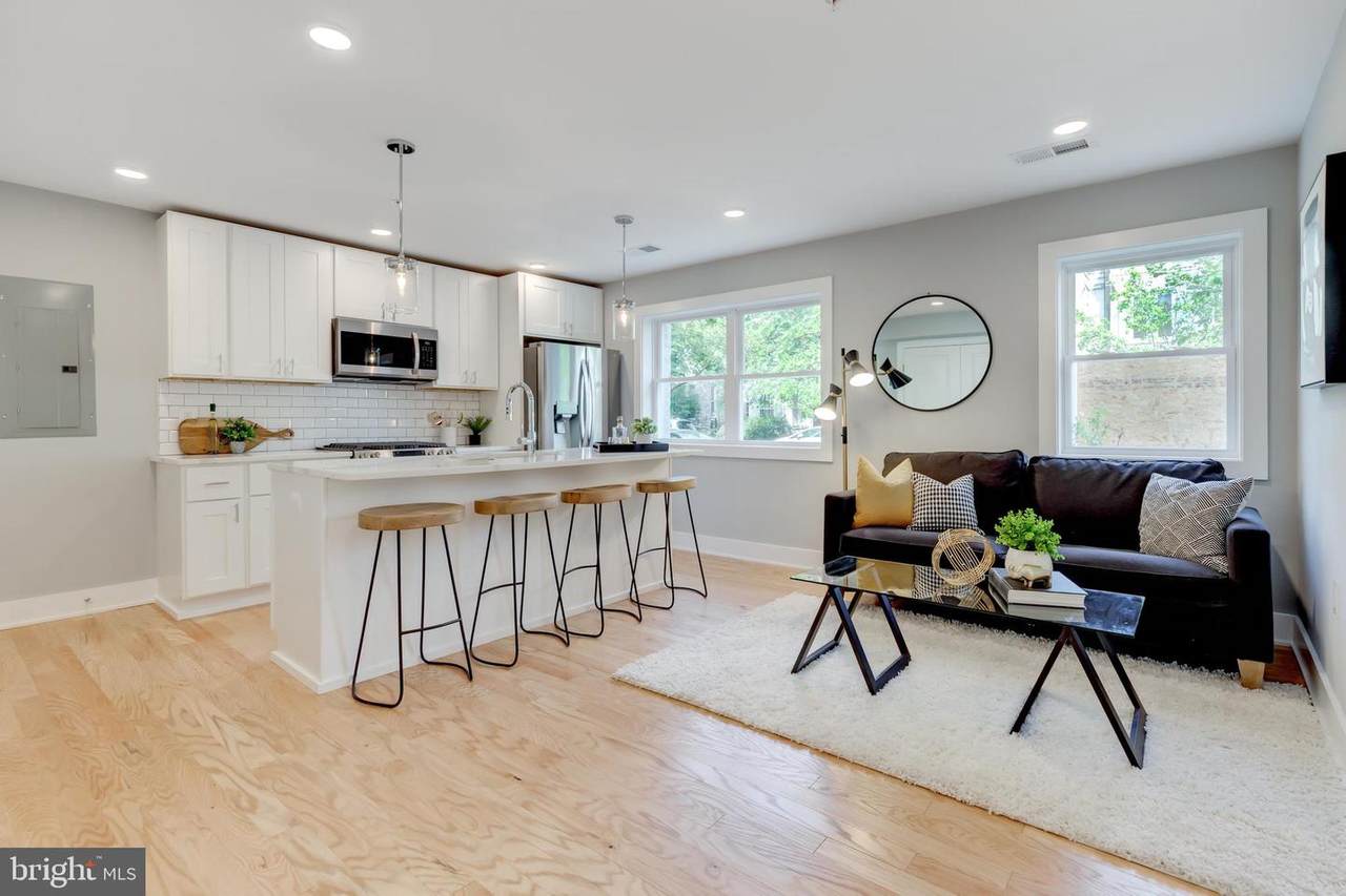 714 11TH Street - Photo 1
